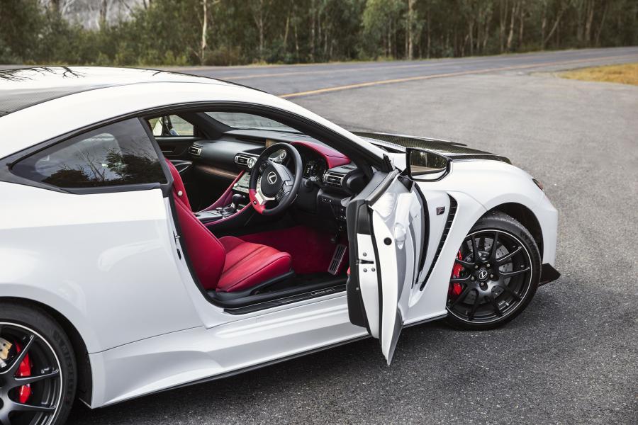  Lexus RC F Track Edition 2019 года  (AU) (фото 21 из 32)